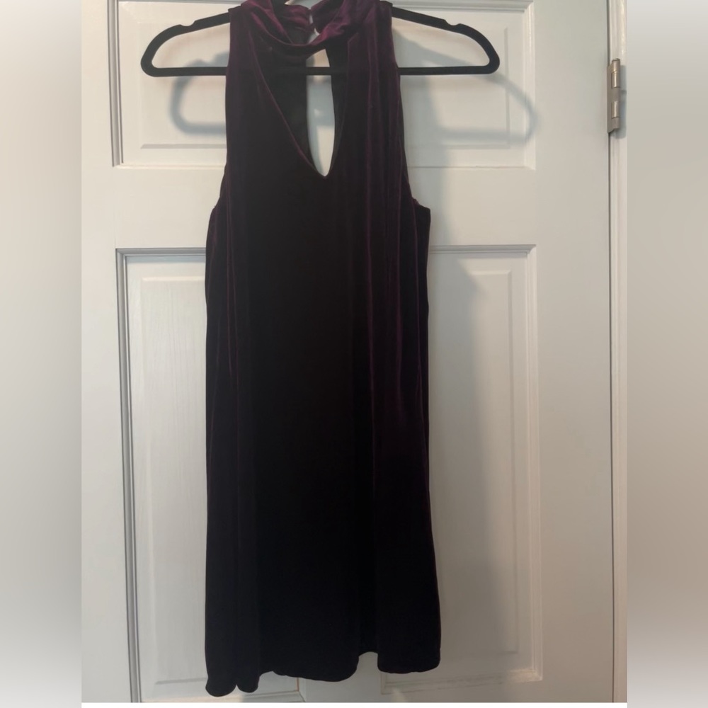 LULUS Mock Neck Keyhole Velvet Mini Dress Burgundy Size Medium